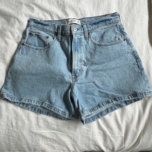 Abercrombie 4” curve love mom short size 30